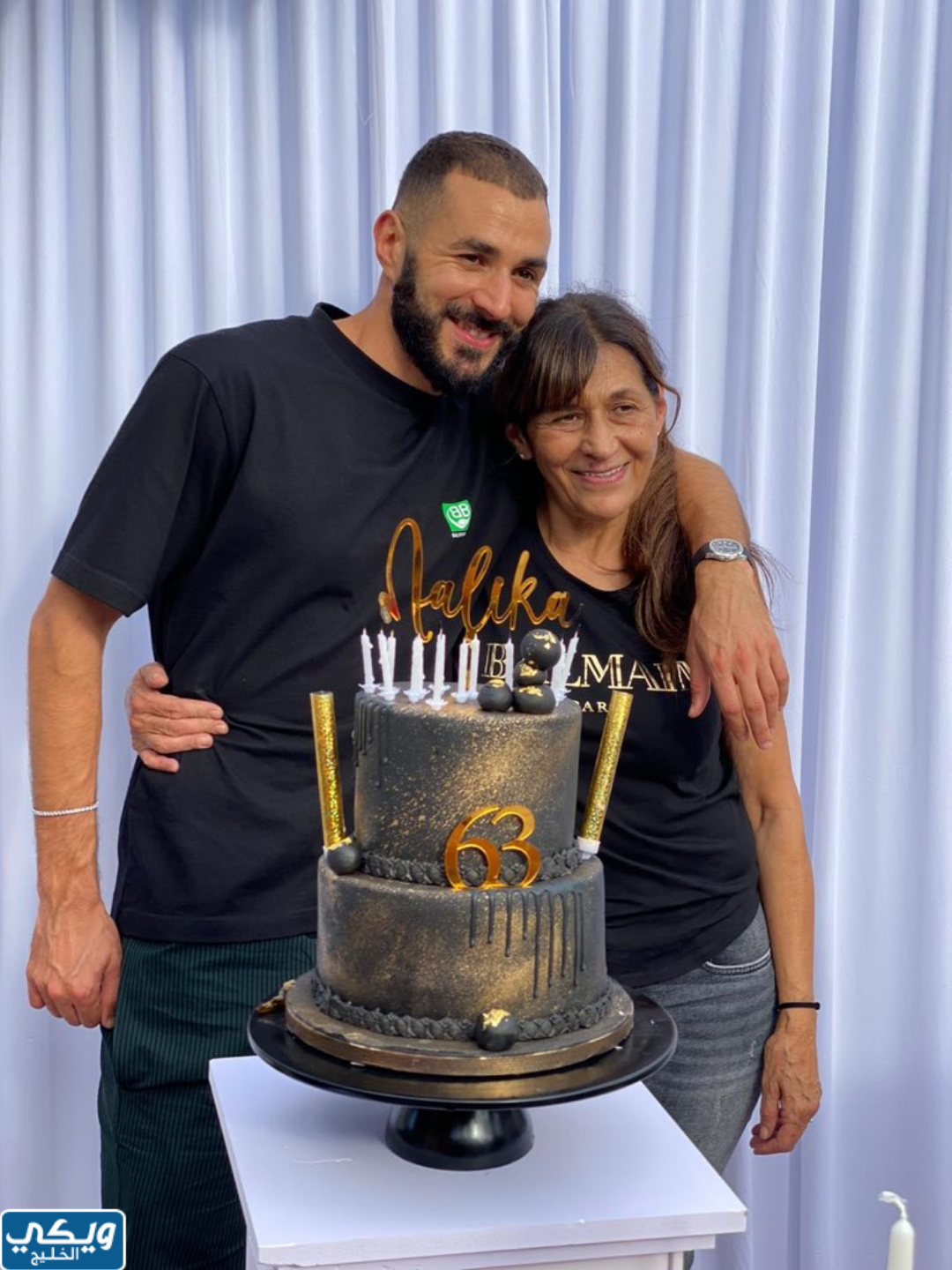 كريم بنزيما يحتفل بعيد ميلاد والدته 