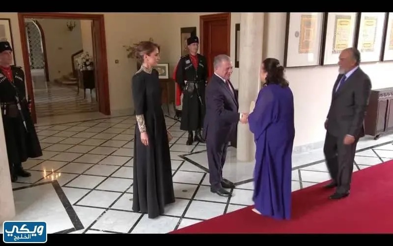 كم سعر فستان الملكة رانيا في زفاف الأمير حسين